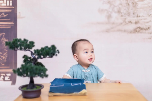 韶关宝宝眼睛突然肿了